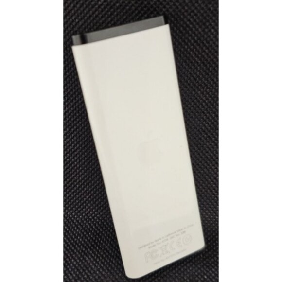 Apple White Remote Control - Picture 6 of 11